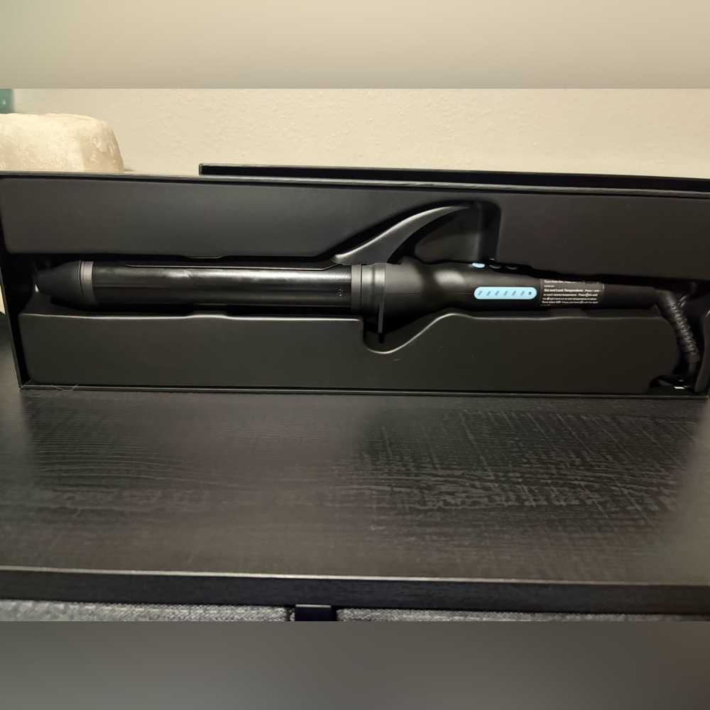 NEW! Bio Ionic Ling Barrel Styler 1.5”